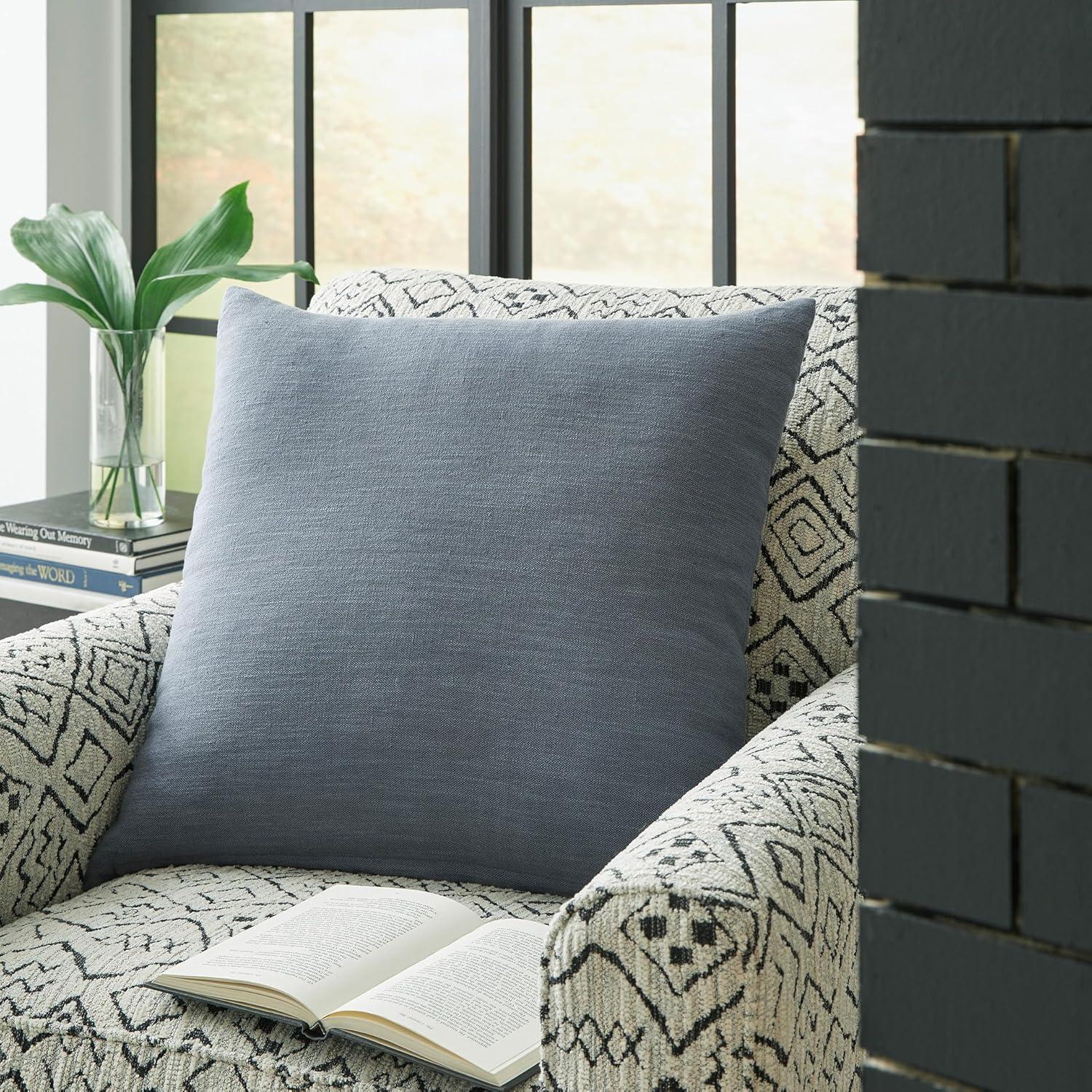 imageSignature Design by Ashley Thaneville Traditional Indoor 22 x 22 Inches Pillow with Zipper Closure RedBlue