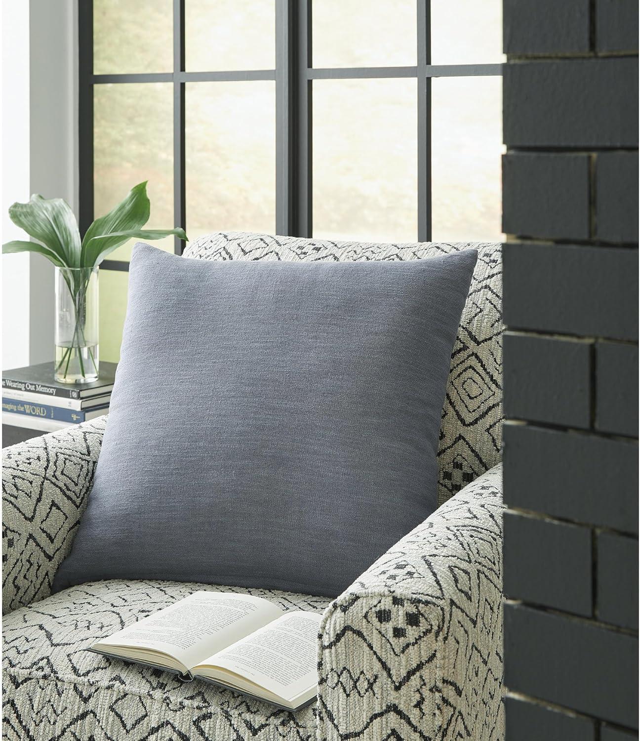 imageSignature Design by Ashley Thaneville Traditional Indoor 22 x 22 Inches Pillow with Zipper Closure RedBlue